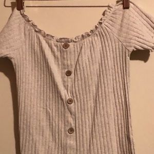 Off the shoulder top .